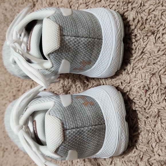 Women's Under Armour Shoes (Size-8 and 1/2) - Picture 12 of 13